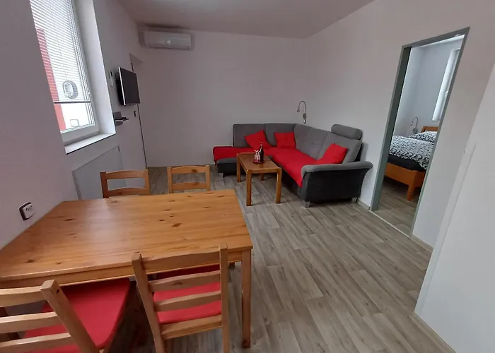 V Centru Zlina S Parkovanim U Domu 아파트 *